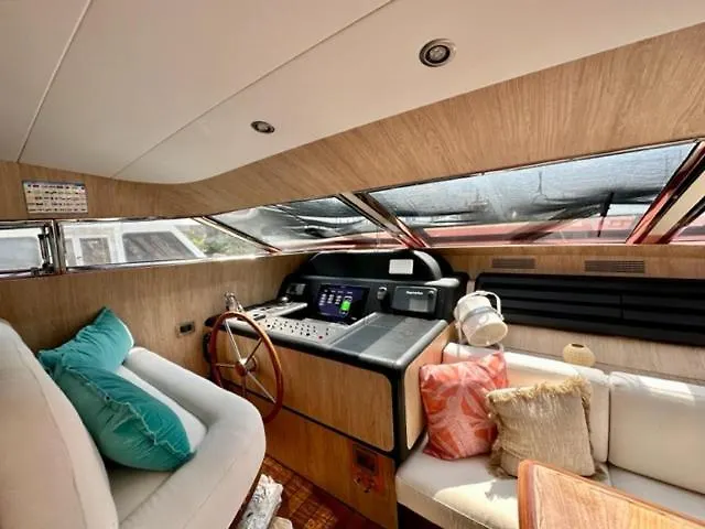 Botel Motoryacht 21 Avec Equipage Hotel Barcelona Spain