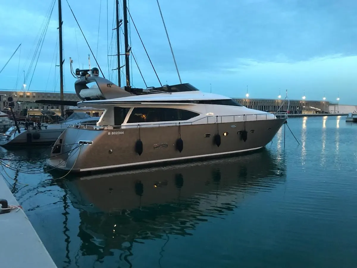Hotel Motoryacht 21 Avec Equipage Barcelona